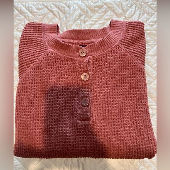 Old Navy Waffle knit Henley - Picture 5 of 5